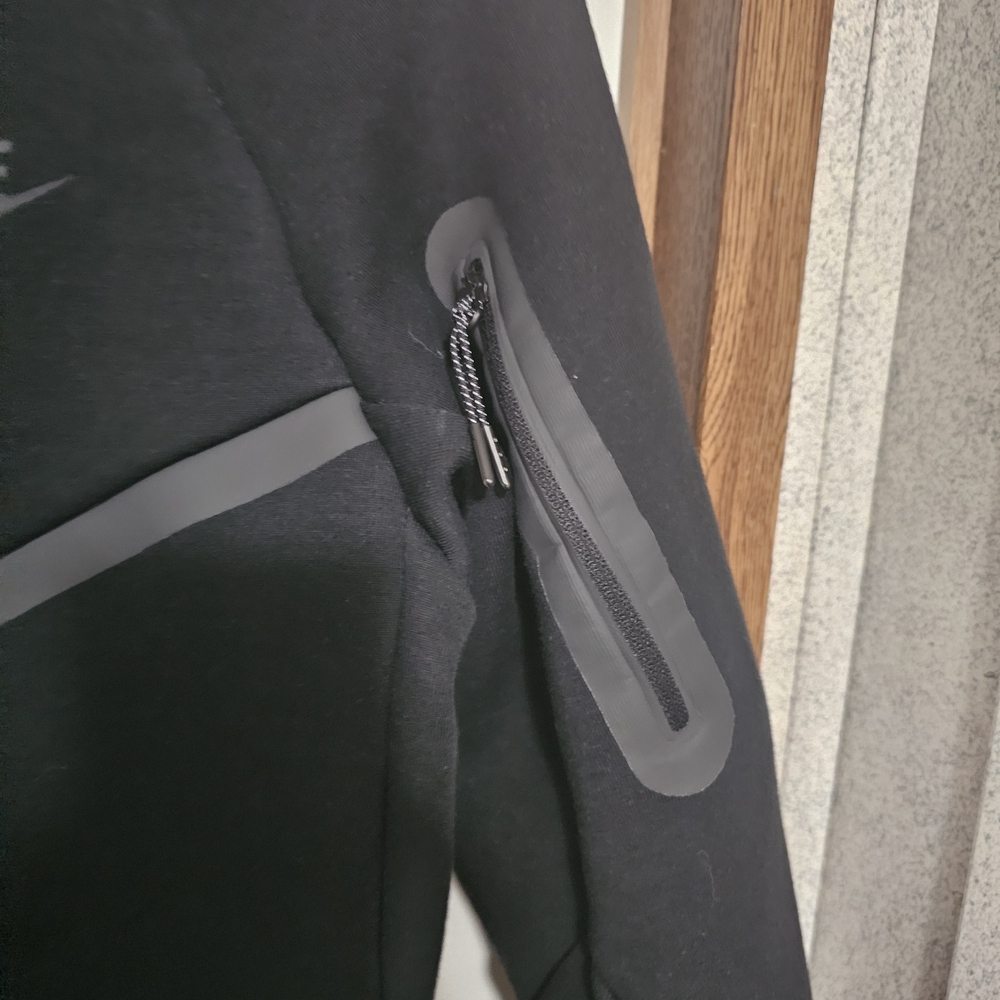 Nike Tech  Fleece Windrunner Black Full-Zip Hoodie - Picture 6 of 6